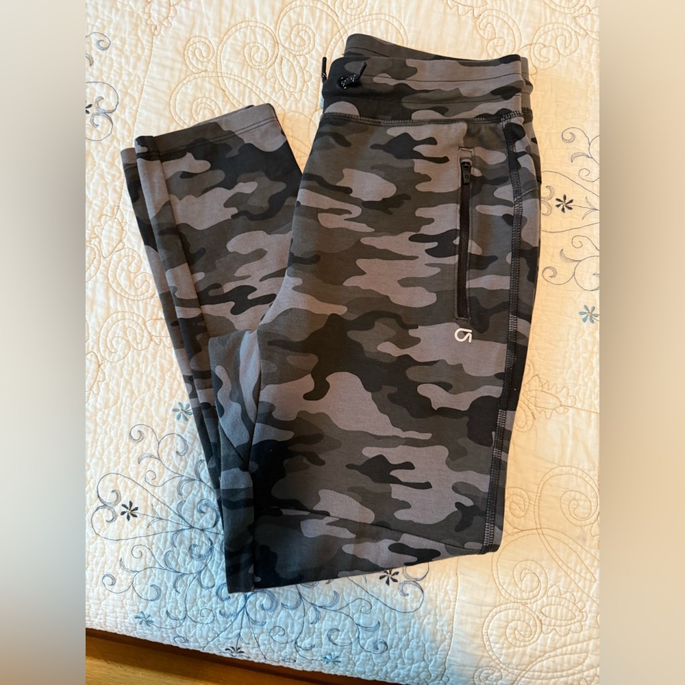 GapFit Tech Kids Joggers. NWOT